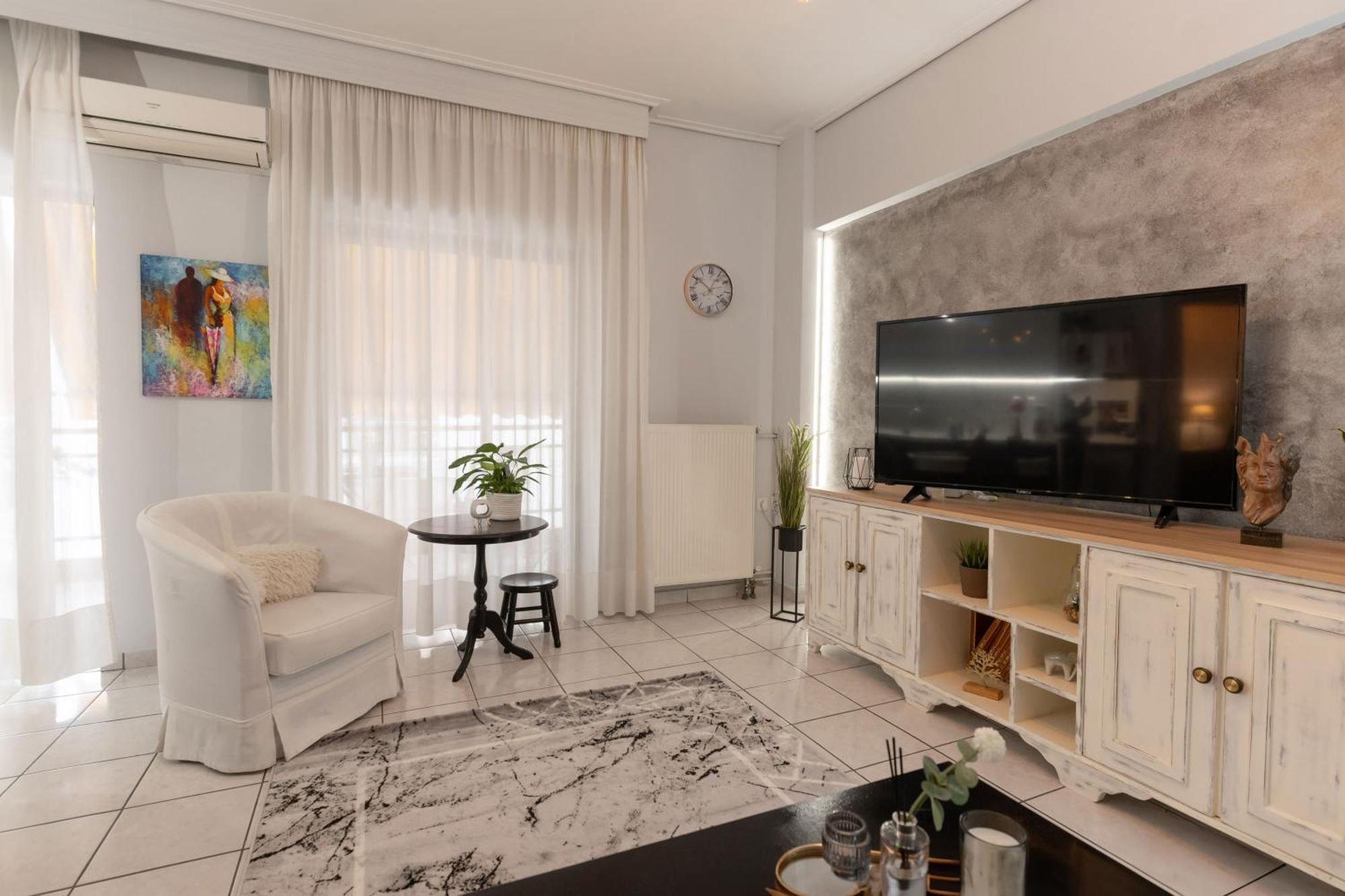 Unique Central Apartment Larissa Bagian luar foto