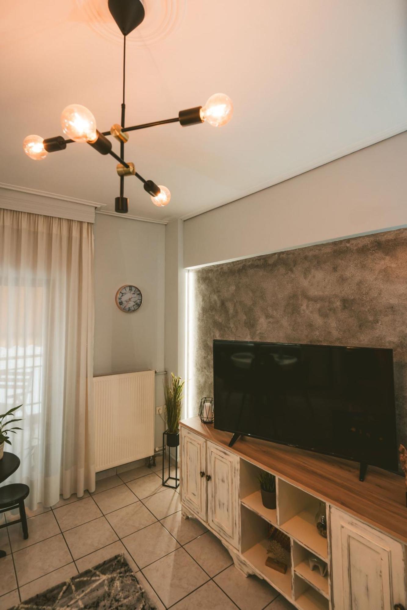 Unique Central Apartment Larissa Bagian luar foto