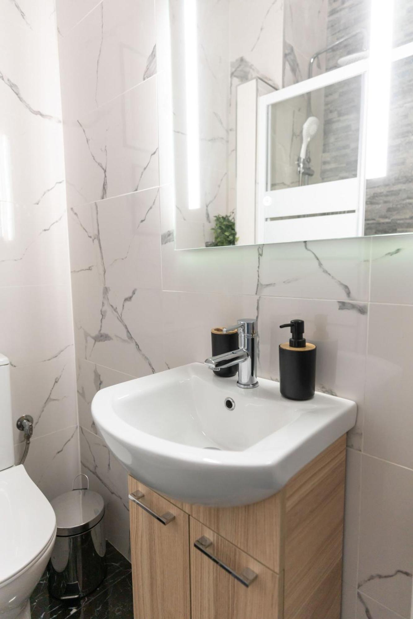 Unique Central Apartment Larissa Bagian luar foto